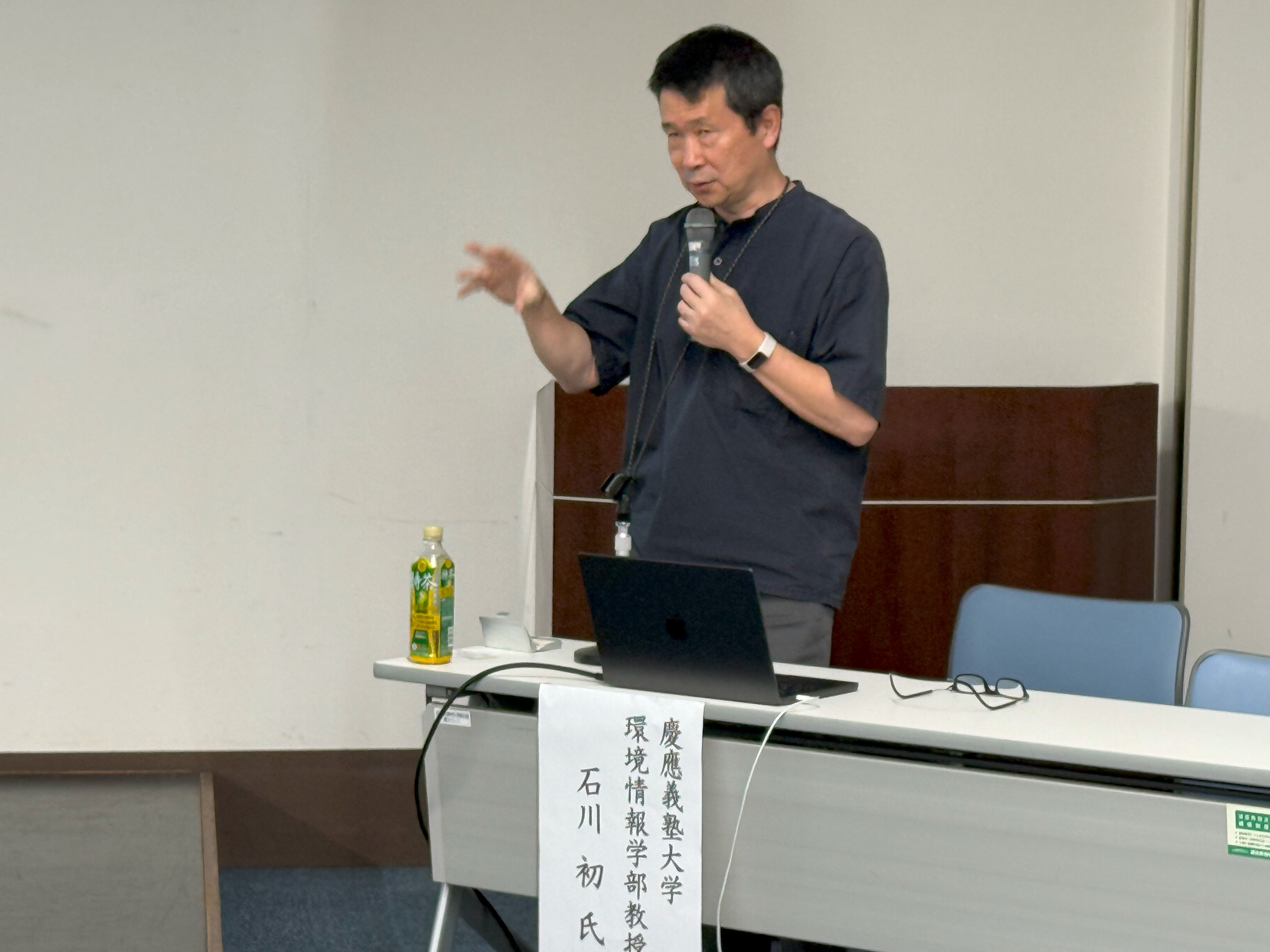 記念講演の講師 慶應義塾大学環境情報学部教授の石川 初先生